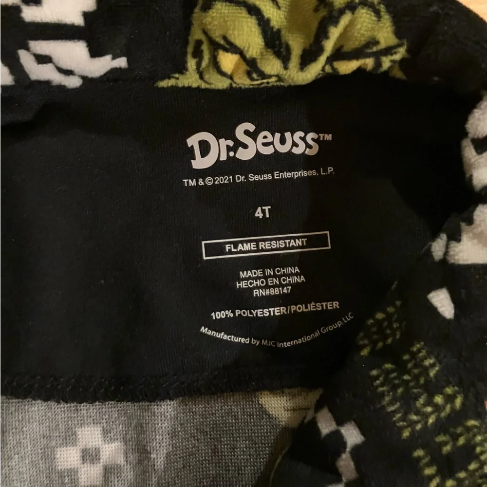 New with Tag Dr Seuss The Grinch Who Stole Christmas Pajama Set Size 4